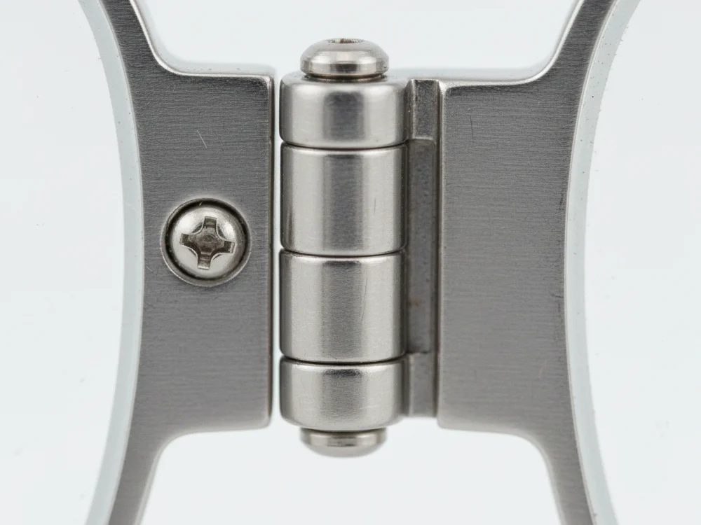 Professional Sunglasses Hinge and Hardware Engineering Close-up of a high-end 7-barrel monoblock hinge system with anti-loosening Teflon coated screws.