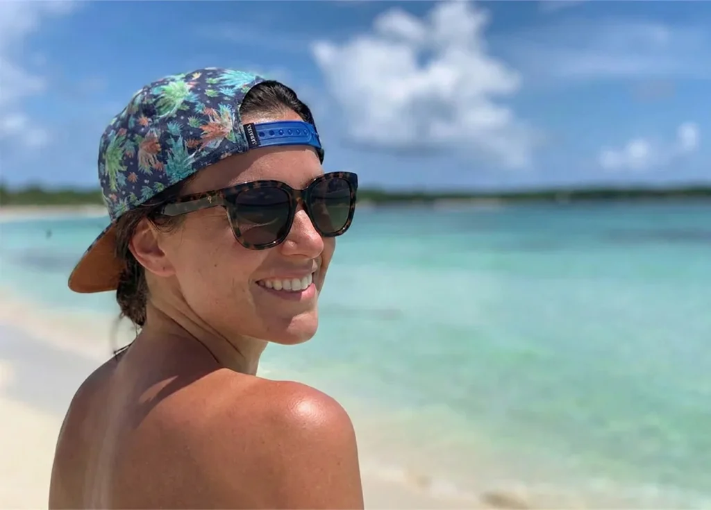 Weight and comfort differences between acetate and TR90 frames Comparison of lightweight TR90 sunglasses and thicker acetate frames when worn